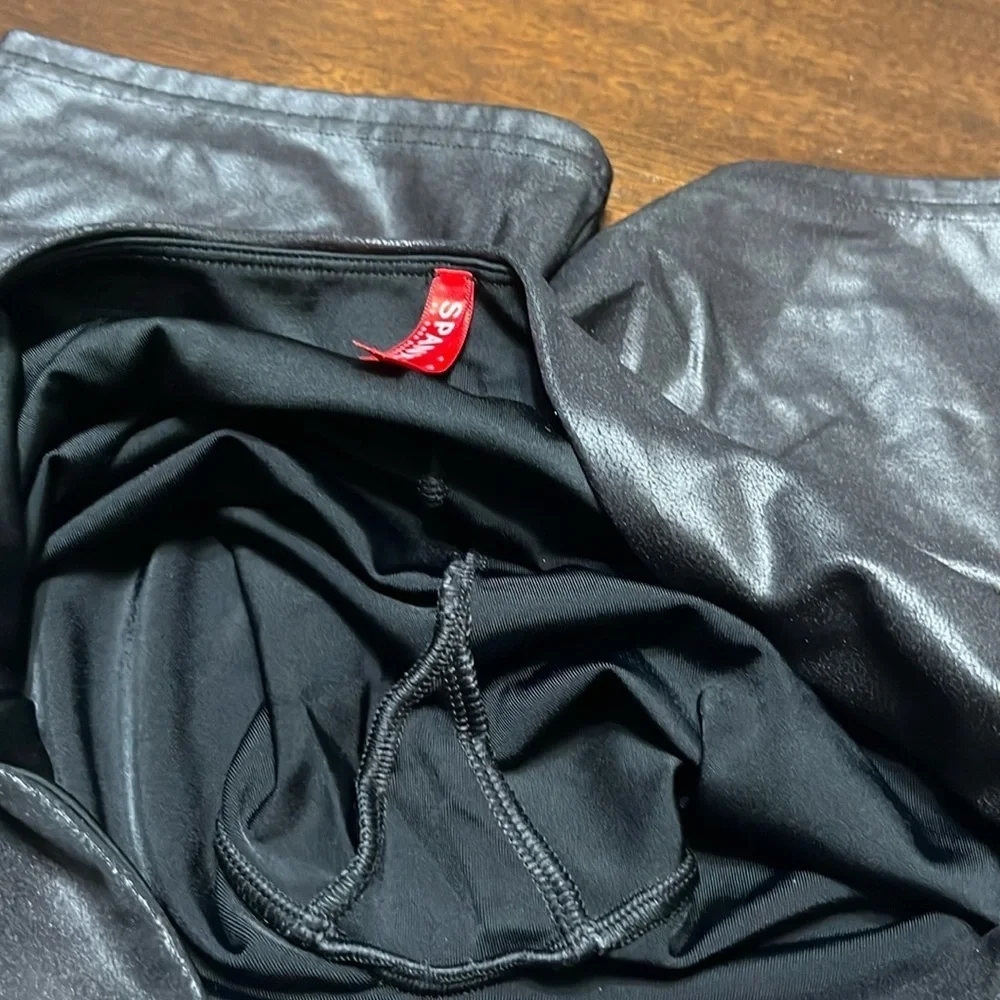 Spanx faux leather Moto bike short - Picture 10 of 10